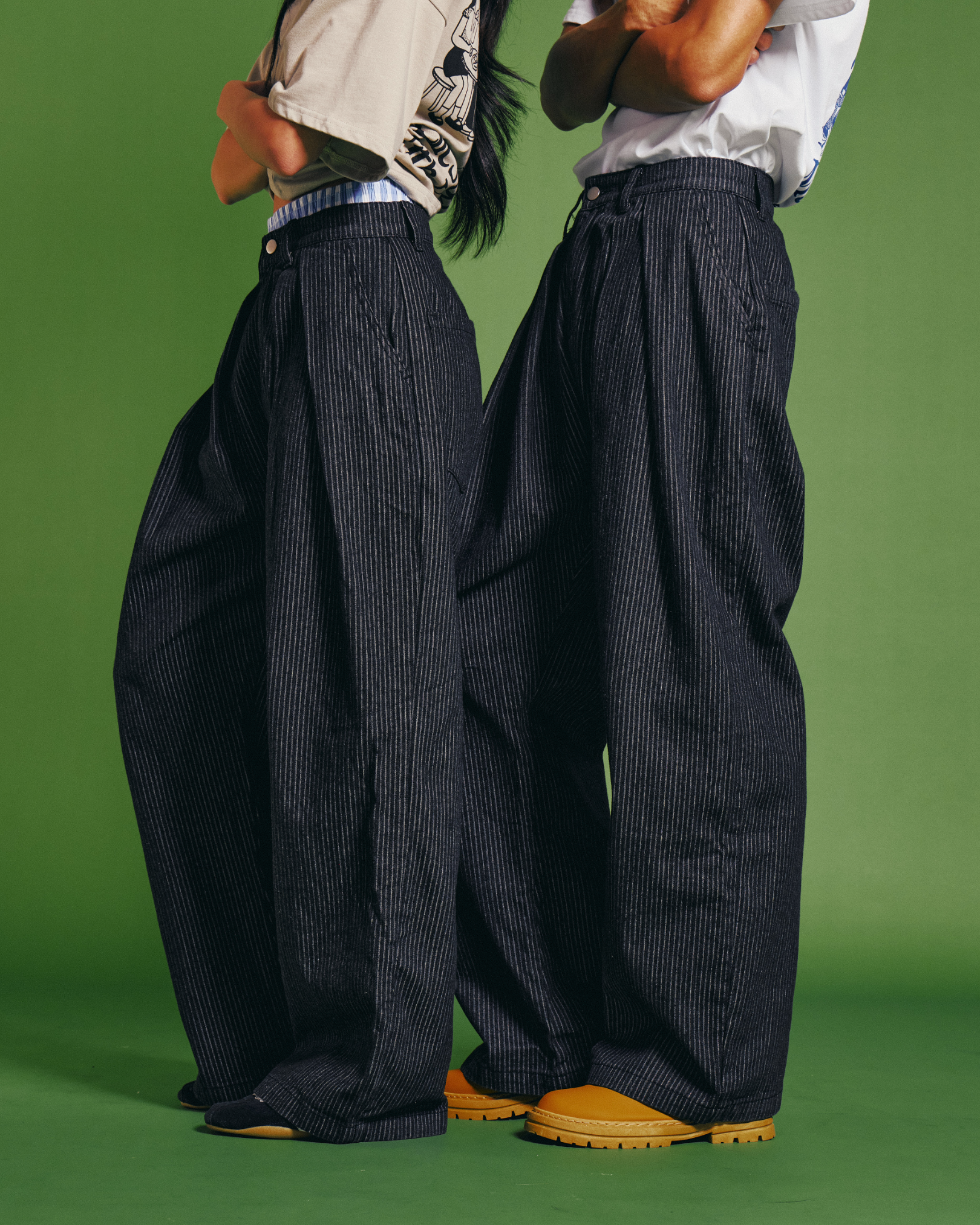 Pinstripe Pleated Baggy Jeans (Black)